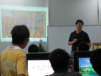 蒙老师与学生交流.JPG