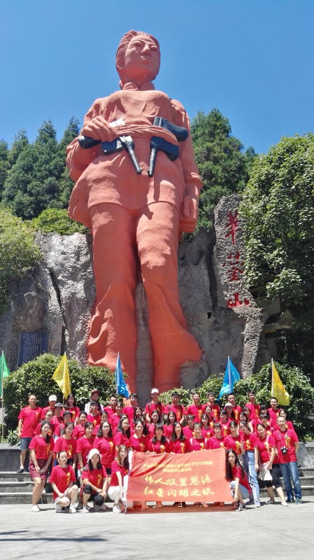 5aa91f4c922f5.jpg 雕像合影.jpg