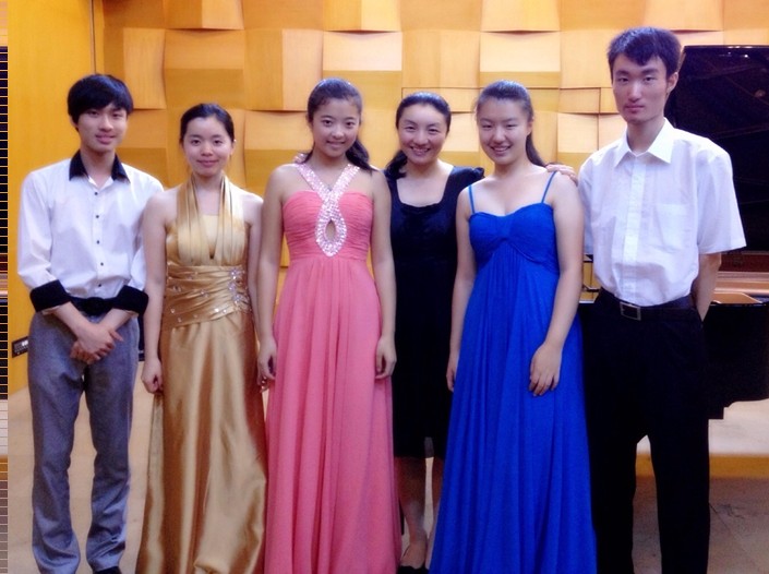 深圳大学师生获奖合影3.jpg