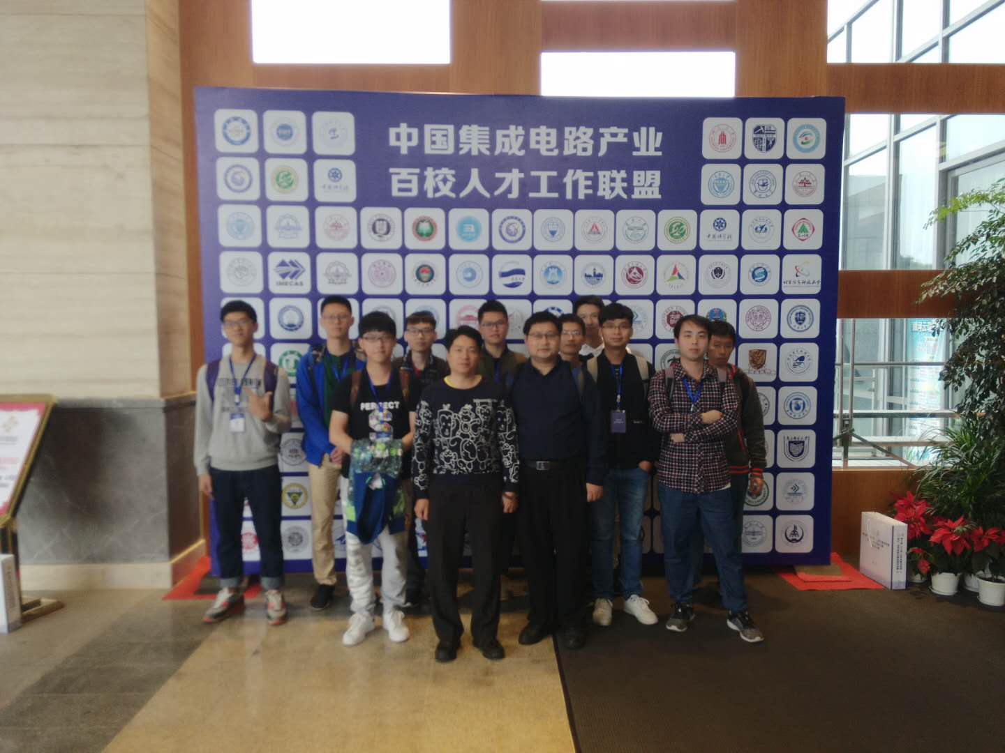 参赛学生合影.jpg