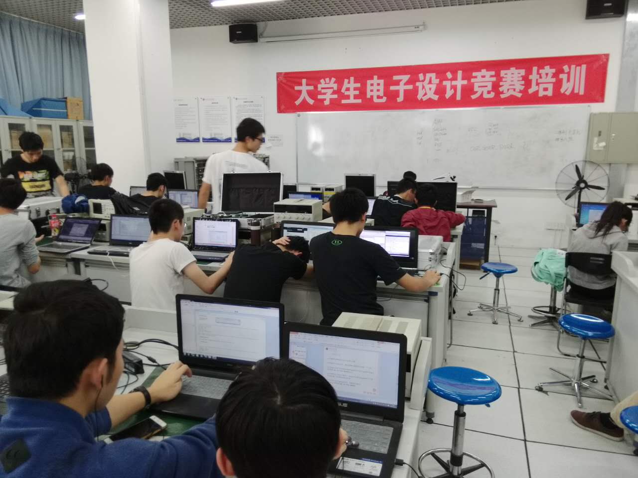 58748e49303eb.jpg 寒假培训第四天STM32实验箱练习-1.jpg